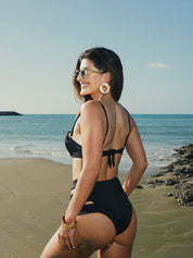 Biquíni Meia-Taça Noir Recortes Hot Pant