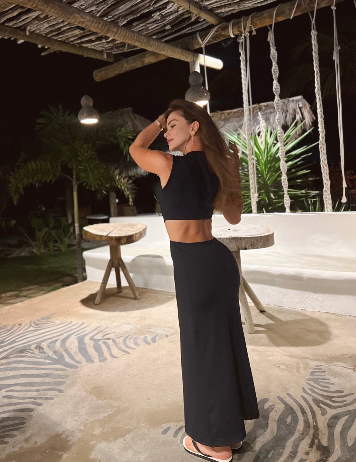 Vestido Midi Slim Preto com Abertura na Cintura