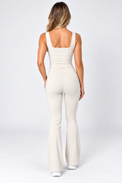 Calça Flare Cintura Alta | Cós Largo Duplo que Modela