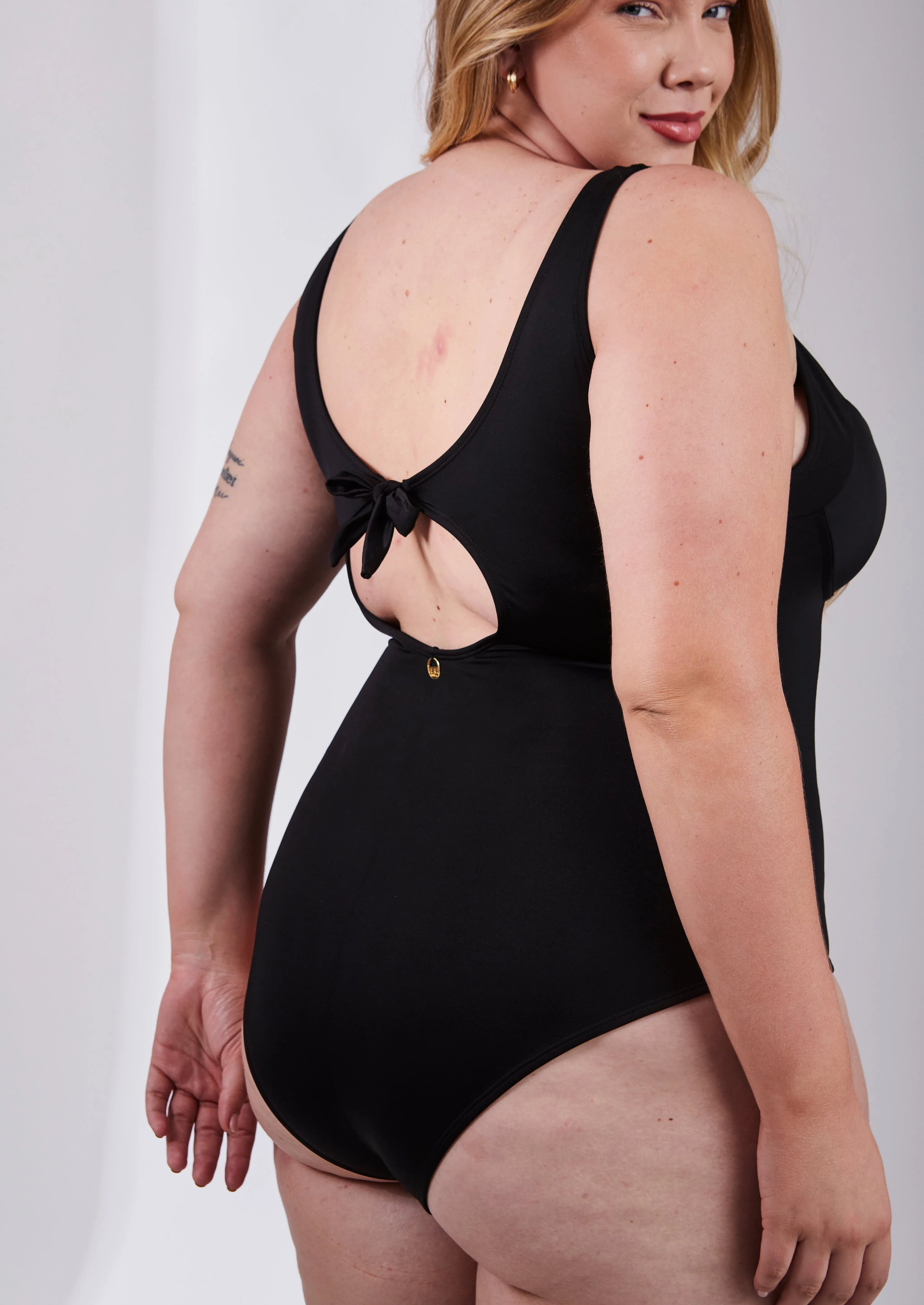 Maiô Modelador Plus Lorrine Preto