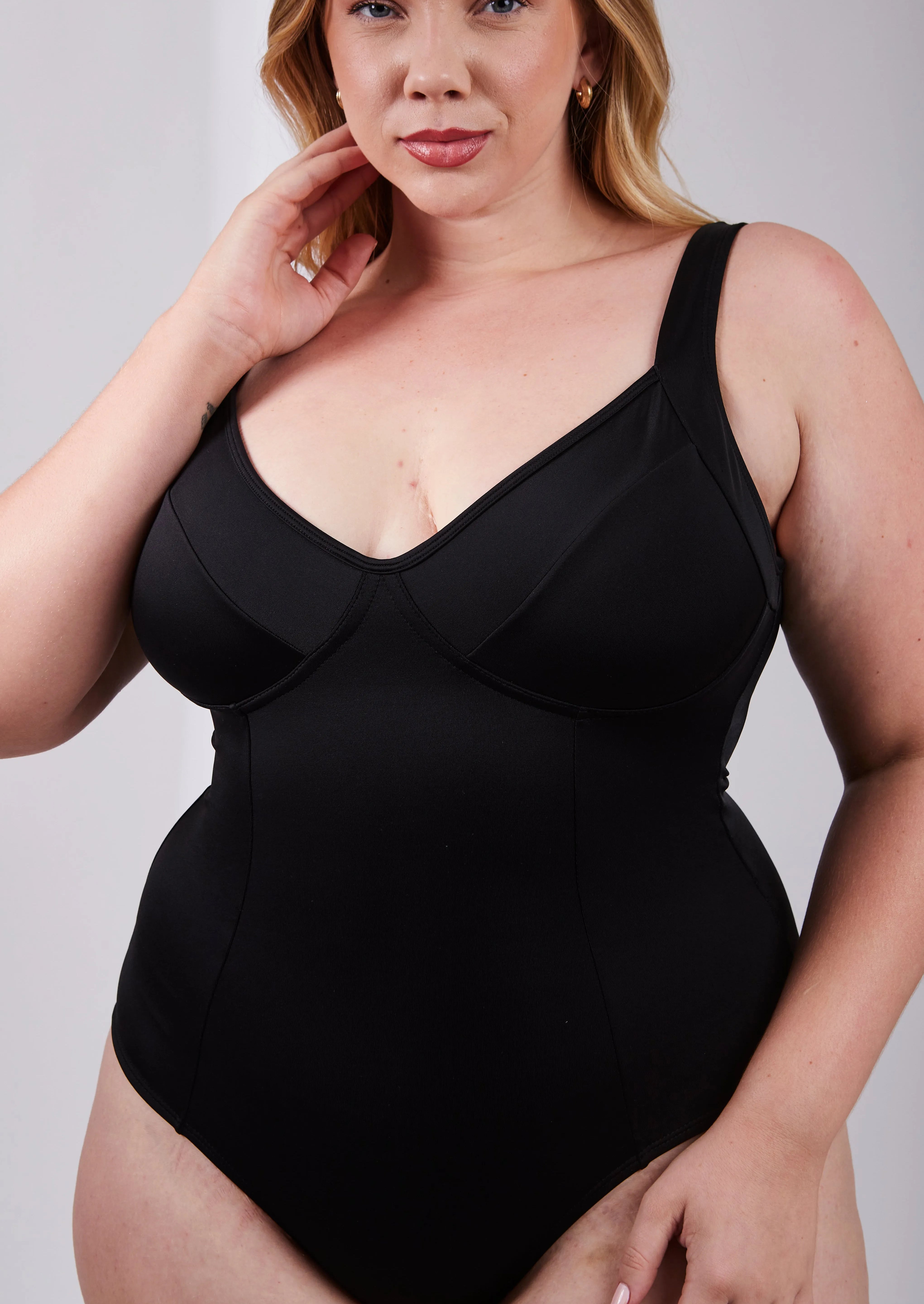 Maiô Modelador Plus Lorrine Preto