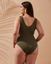 Maio Decote Drape Curve